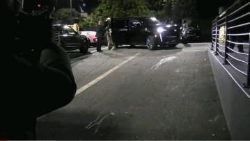 追梦格林最新消息！
已经连续禁赛十场的追梦格林一身亮色西装出席了詹姆斯的生日派对