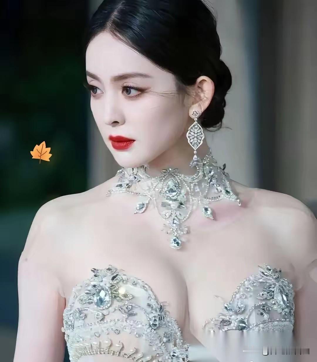 女明星中，我最看不懂的就是古力娜扎了。你说她才34岁，5任前男友居然都没有一个是