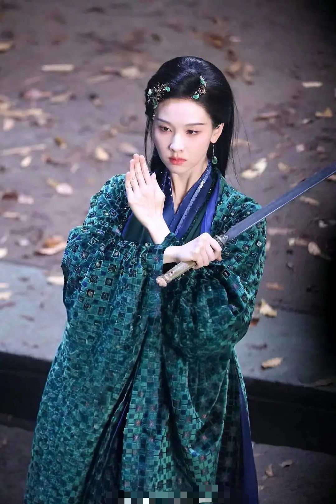 陈都灵月鳞绮纪新造型路透，这造型感觉一般 ​​​