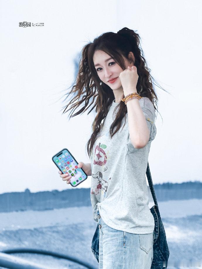 李小冉李小冉是满50减20吗李小冉谢娜闺蜜装被李小冉颜值狠狠惊艳！五十岁依旧保持