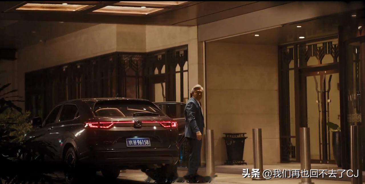 据说做的很糙，内容更搞笑，
图一二，美中情局CIA中文招募视频中惊现的两个车牌：