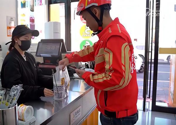 外卖圈巨变！美团京东淘宝集体官宣：自愿执行新国标，3亿用户、百万骑手都受益！
 