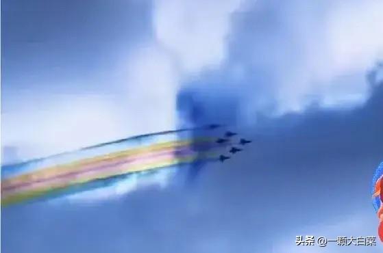 刷到一个视频顿时泪目，伊朗网友说，大半个世界都在战争，只有中国还在拿战斗机给他们