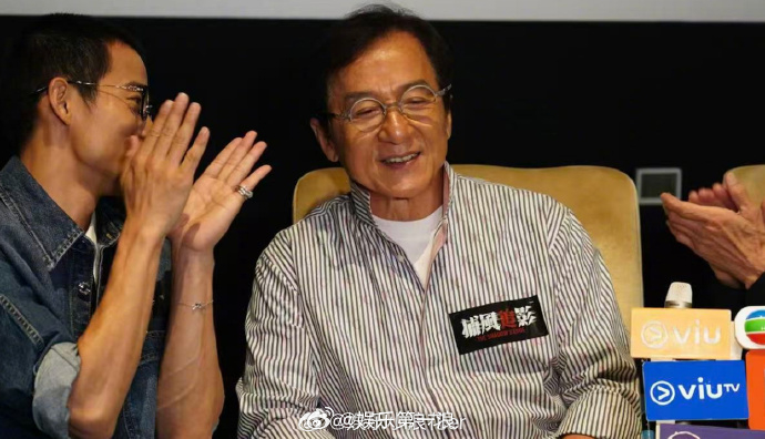 成龙说新片会找杨紫琼合作成龙有望回香港拍戏 据港媒，近日谈多年没回中国香港拍戏，