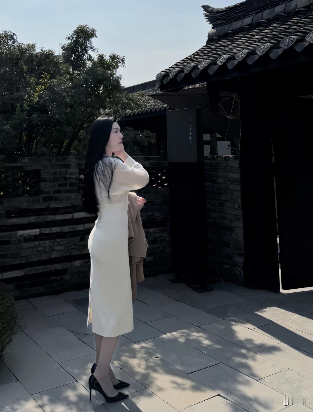 什么样的身材和皮肤才是真正的美?不该被定义，身材和皮肤只是外在表现。自信、健康、