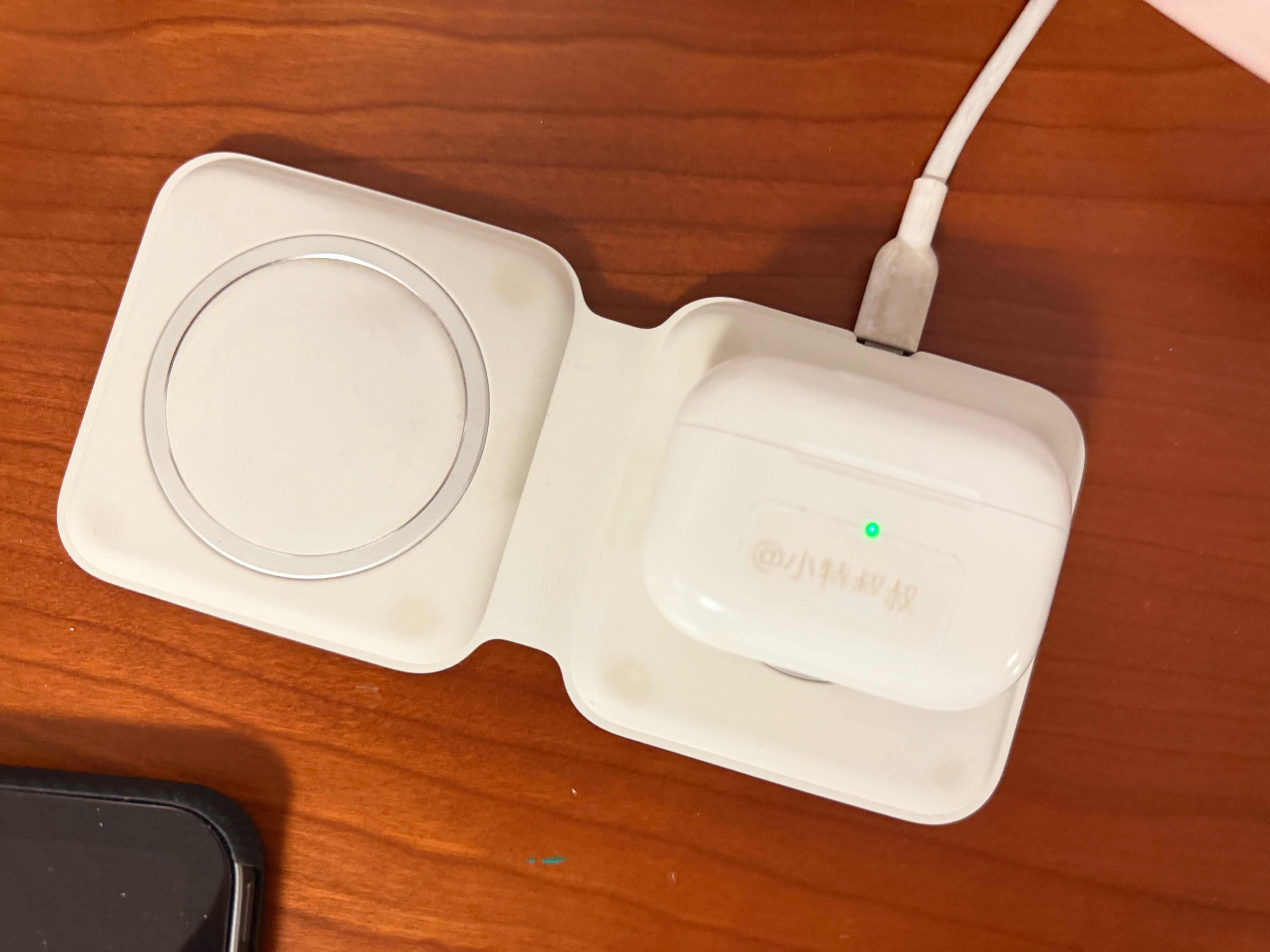时隔多年，我才发现苹果的那个Dual 无线充，充手表的地方居然可以给AirPod
