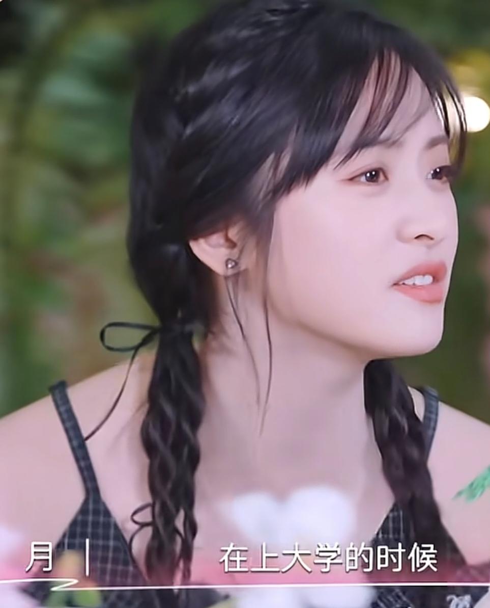 沈月聊是如何走上演员这条道路，直言:“在上大学的时候，就是那个时候很多公司就会在