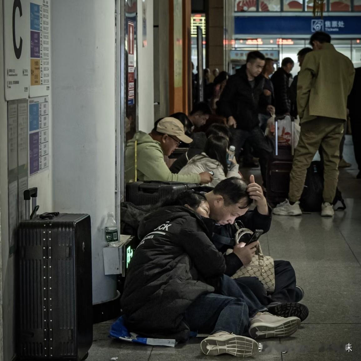 失业的儿子回家过年了，父母就是他最大的底气。

刚刷到一位妈妈的分享，心里满是触