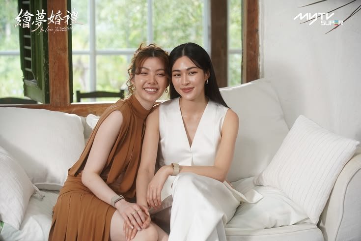 诶！小妮离婚后和法拉达在交往🤓 ​​​