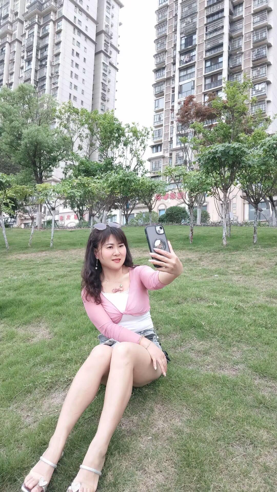如果我们重头认识一次，我连你是谁都不想认识，不信你可以回头试试，看我是...