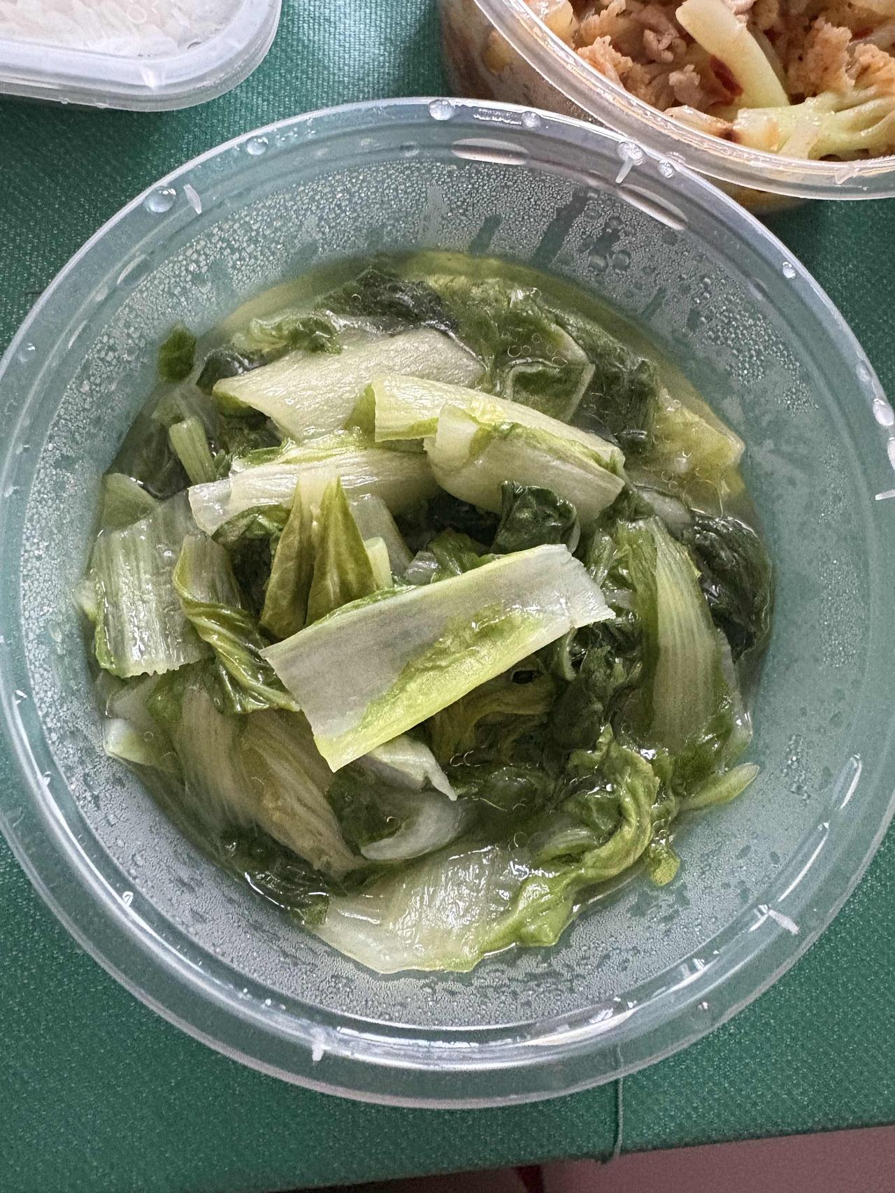 今天中午点了一份外卖
总共花了20块钱
主要是包装费和配送费贵
就这么两个菜
真