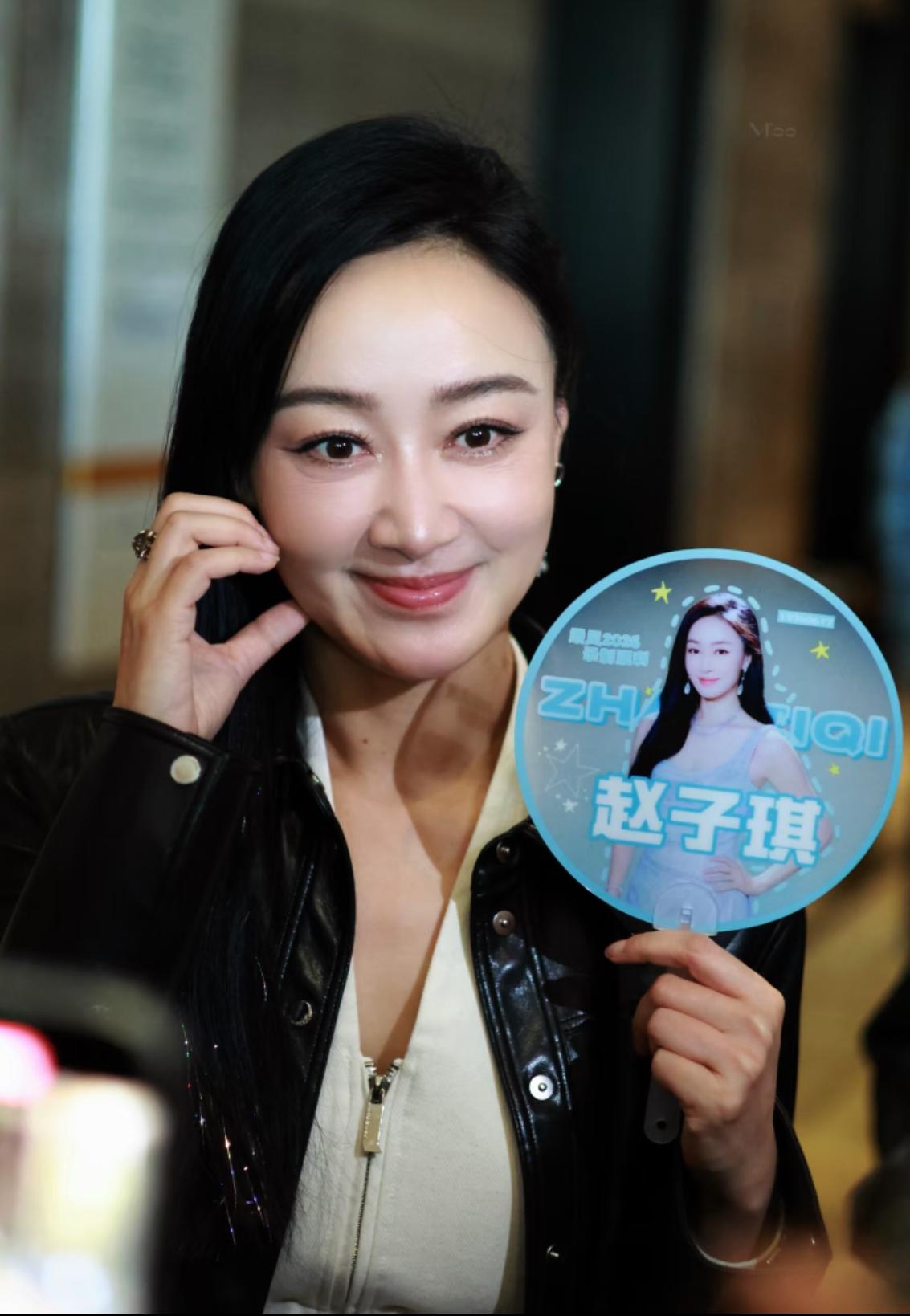 赵子琪啊，

你一直不温不火的，真不是没人捧。

而是你在遇到关键事情的时候，说