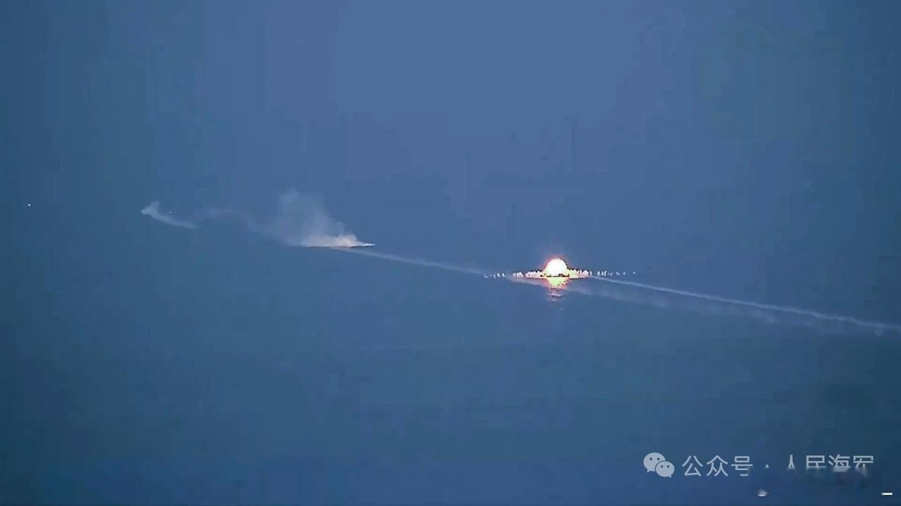 YJ-9轻型反舰弹命中靶船 