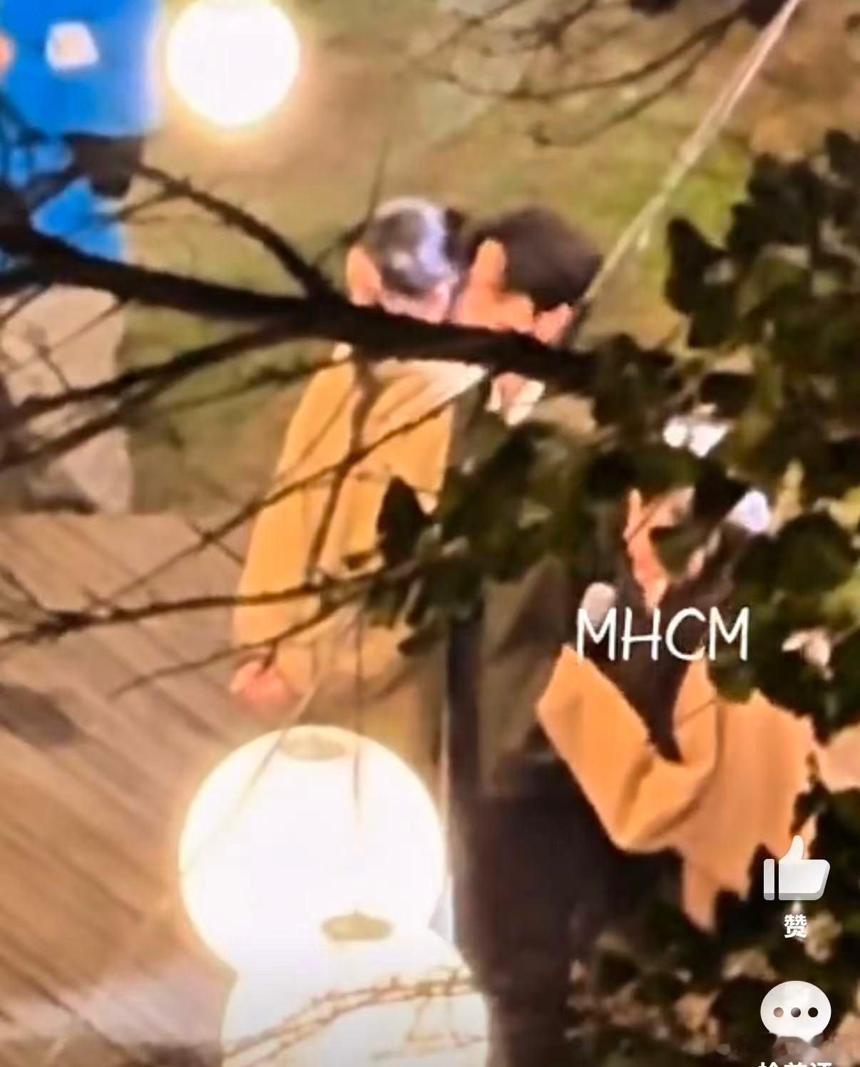 迪丽热巴常华森牵手上台迪丽热巴常华森牵手上台路透迪丽热巴常华森牵手上台，好，[心