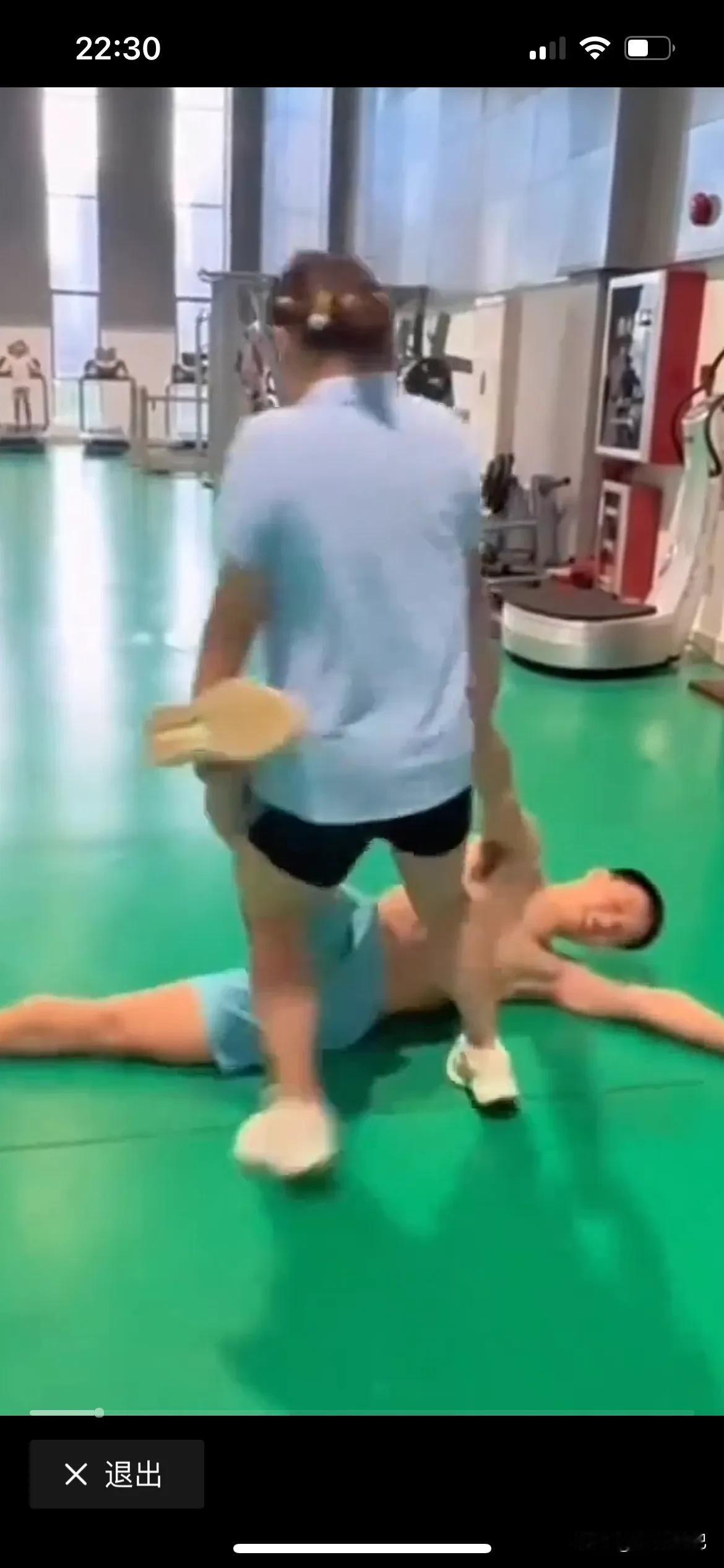 全红婵做个出格的事情，跟一位男队友那么亲近，这一点也不道德，男女授受不亲，难道她