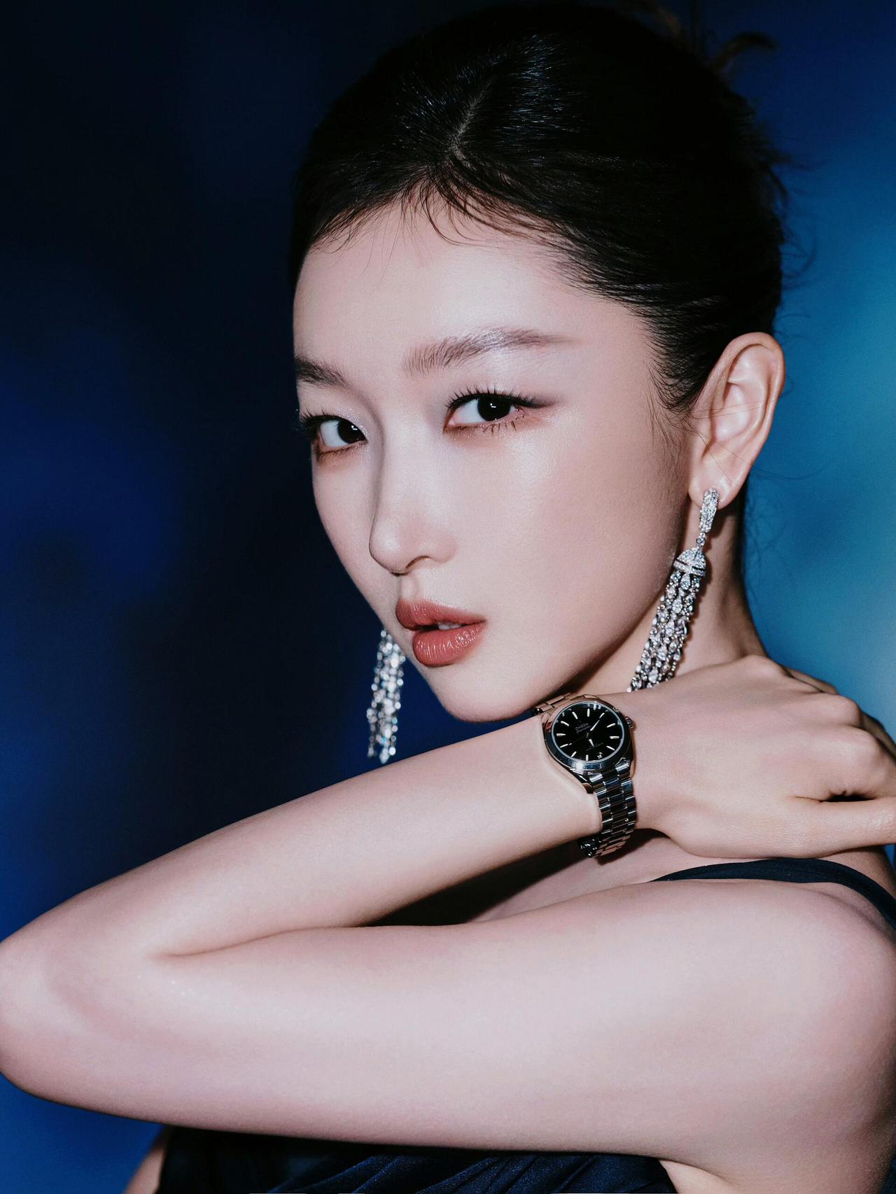 大家有没有发现，
男人和女人在偏僻处小便的时候，
脸部朝向不一样，
一般男人要小