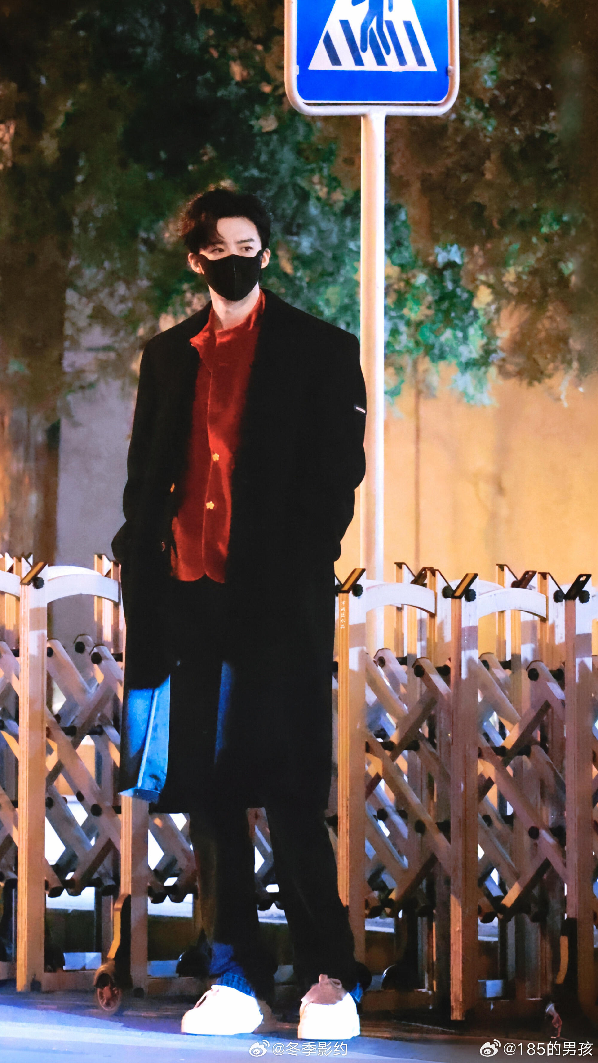 刘宇宁谁教你的这么会拍 地球超新鲜里刘宇宁给嘉宾拍照那段我反复刷，构图氛围感绝了