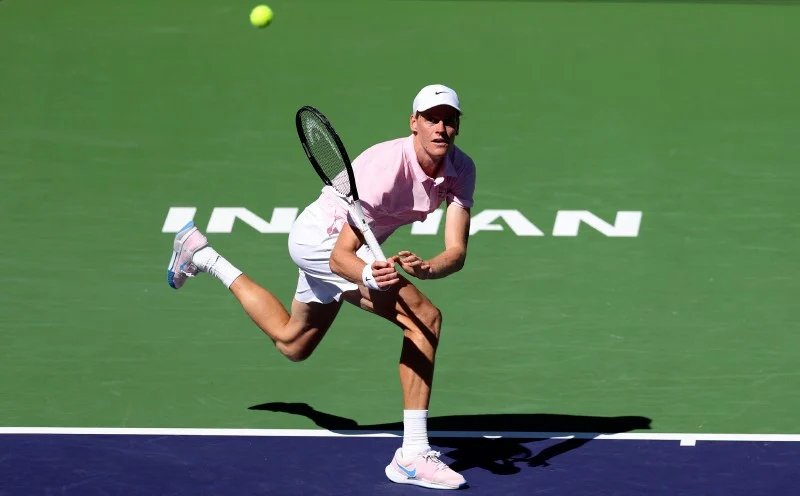 辛纳直落兹维列夫的半决赛之战，也是一场TeamHEAD 的内战。辛纳六连胜兹维列