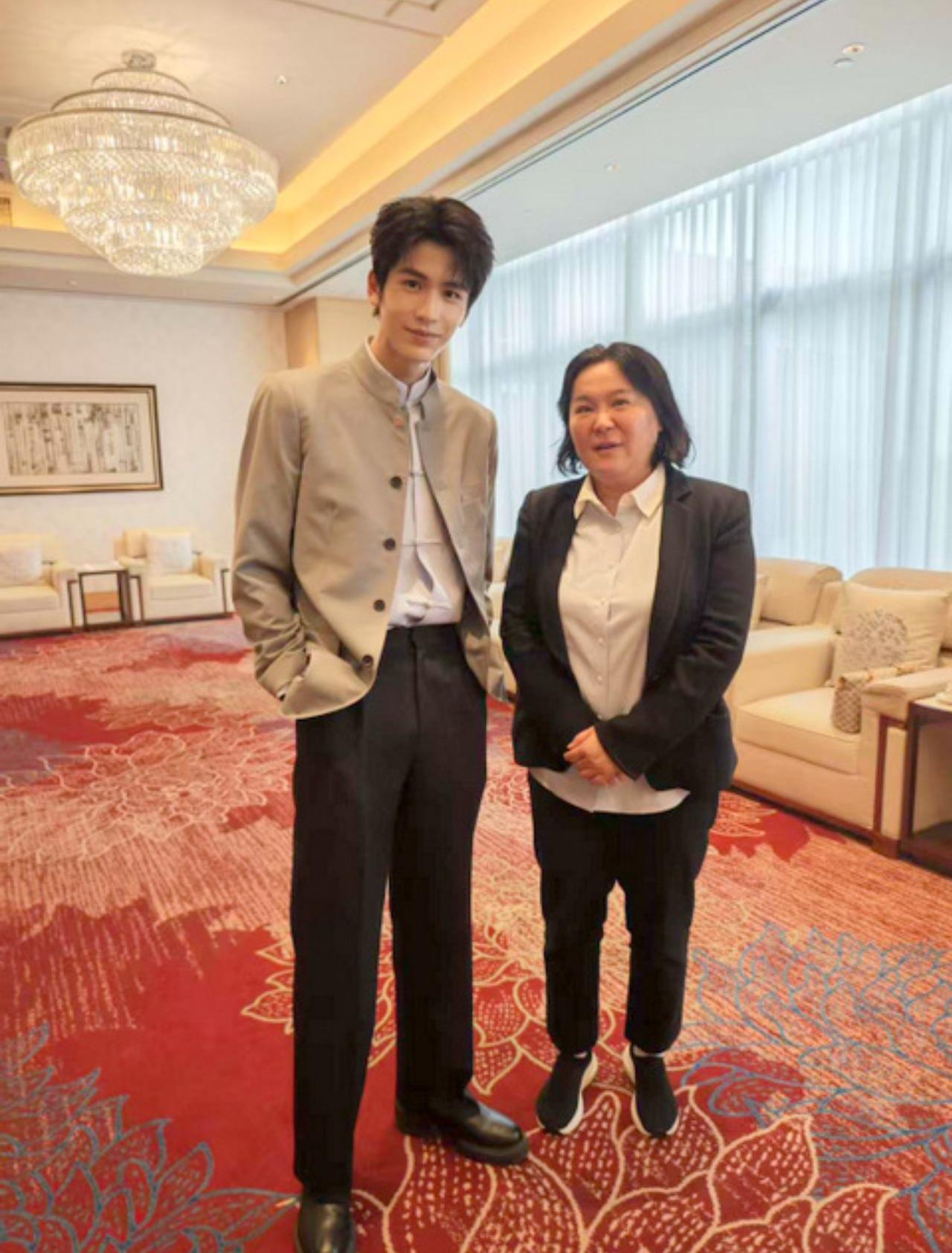 大陆演员张凌赫在海峡论坛致词时表示，两岸同根同源、血脉相连。但张凌赫的这段演讲却