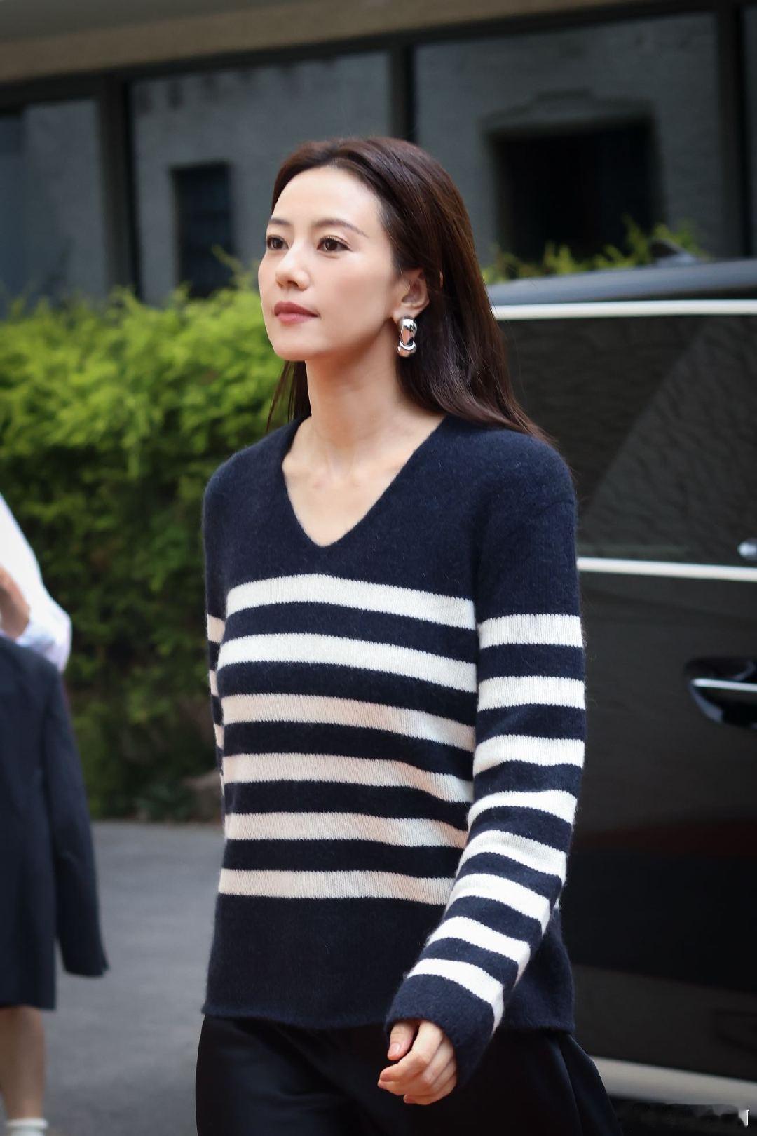 高圆圆怎么美成这样高圆圆怎么美成这样了 谁被高圆圆的侧拍戳中了？今日活动上班图，