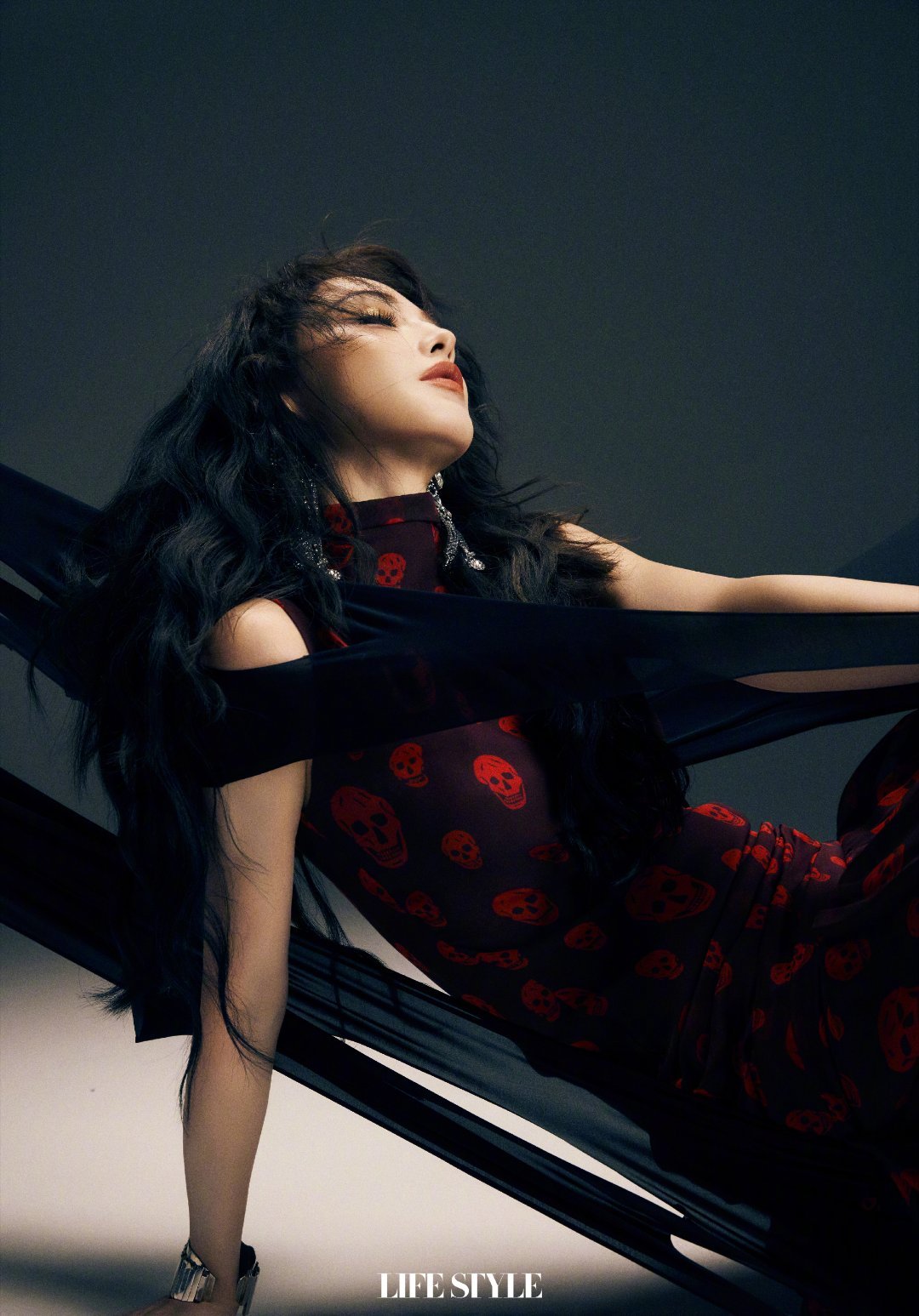 彭小苒妆造大胆被彭小苒的妆造惊艳到！ 审美在线、敢闯敢试，每次都能玩出新花样，超