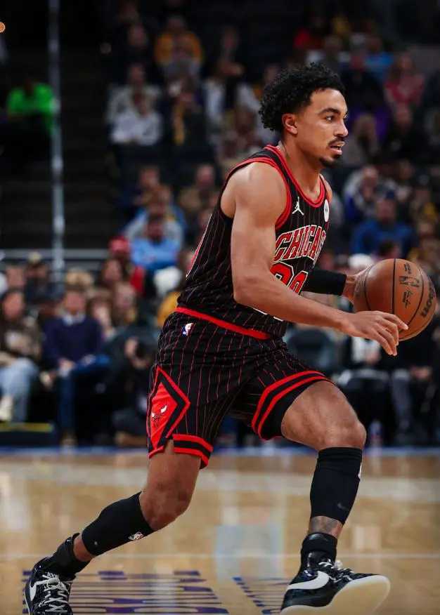 0.1秒封神！西亚卡姆24+9+4+2+2绝杀 步行者险胜送公牛3连败步行者 北