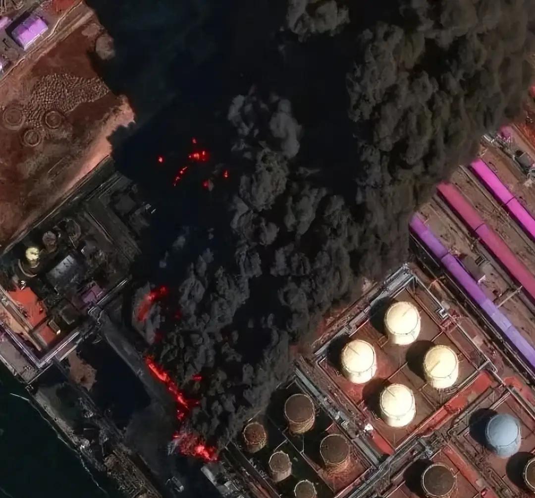 特朗普官宣“黎以停火10天”，自封“和平缔造者”却难掩一地鸡毛

昨晚（16日）