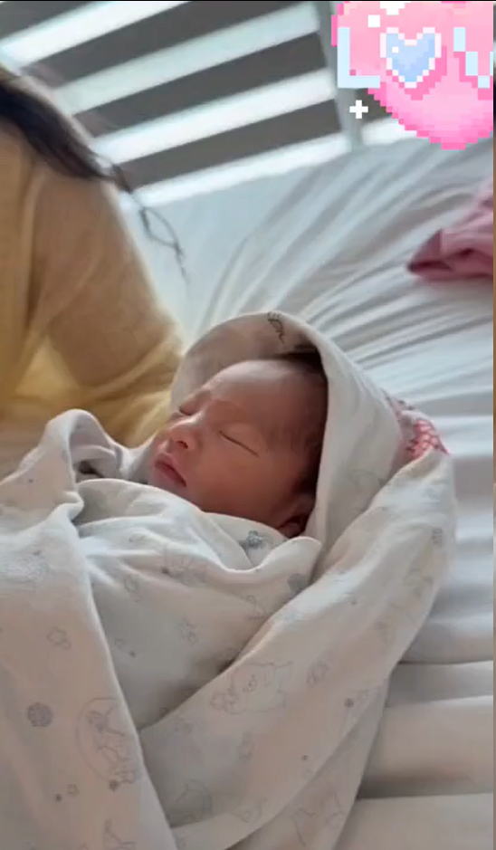 马筱梅得子马筱梅分享儿子正脸照 马筱梅分享儿子正脸照~ 