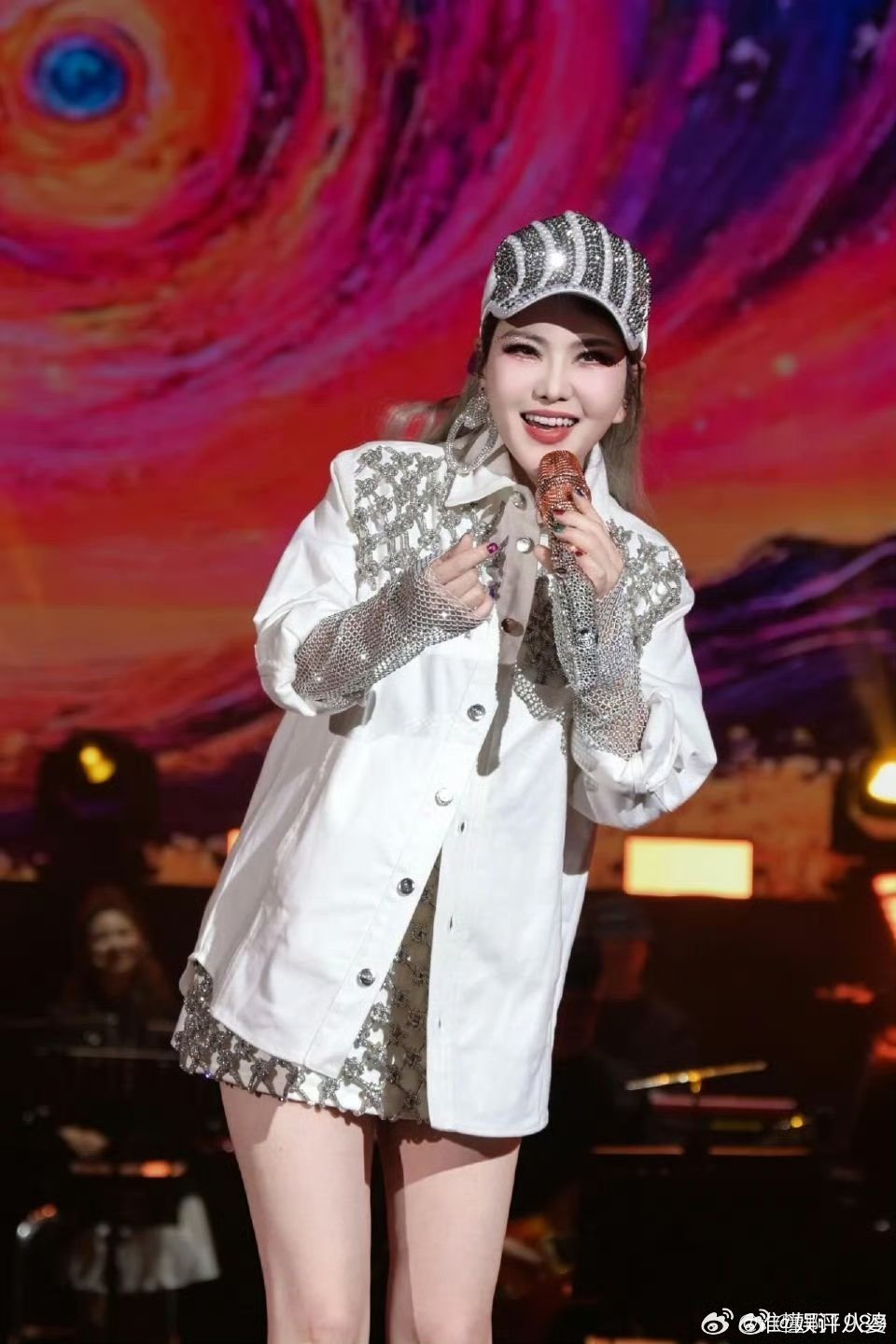 乌兰图雅用谐音记英语看乌兰图雅在《乘风2026》后台用谐音记英语我笑疯了!“普润