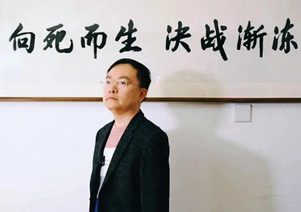 我觉得作家琼Y女士应该向蔡磊学习！

学习蔡磊面对疾病，毫不畏惧，生命不息，战斗