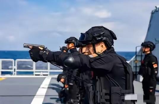 面对日本不断挑衅，为何我们还得“按兵不动”，讲明白，不是我们不愿打，而是不能打，