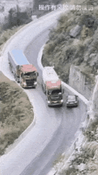 为这两位大货司机点赞！高手在民间。