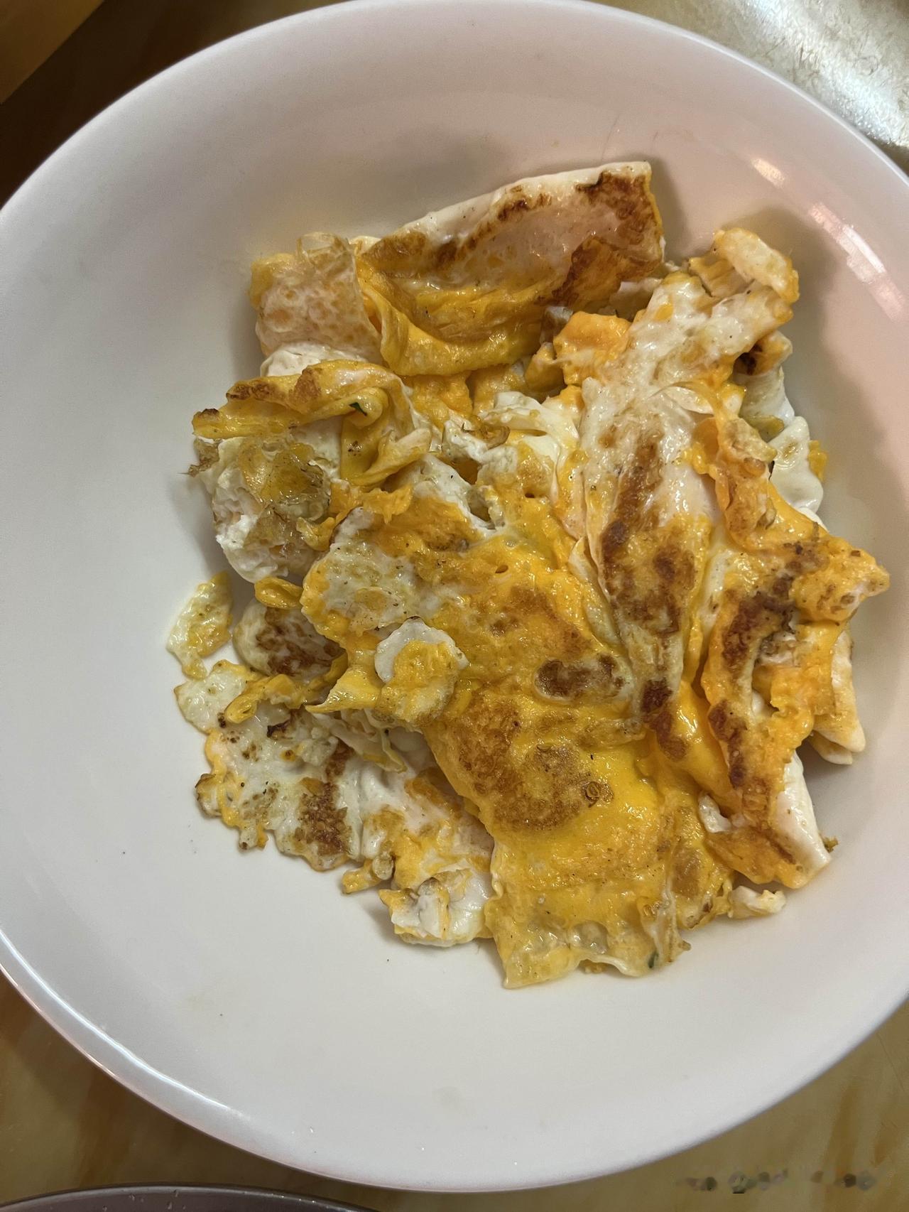 今天早餐
1、煎鸡蛋两个
2、两个梅菜猪肉包子
3、炒介菜一碟
4、一个高原莉