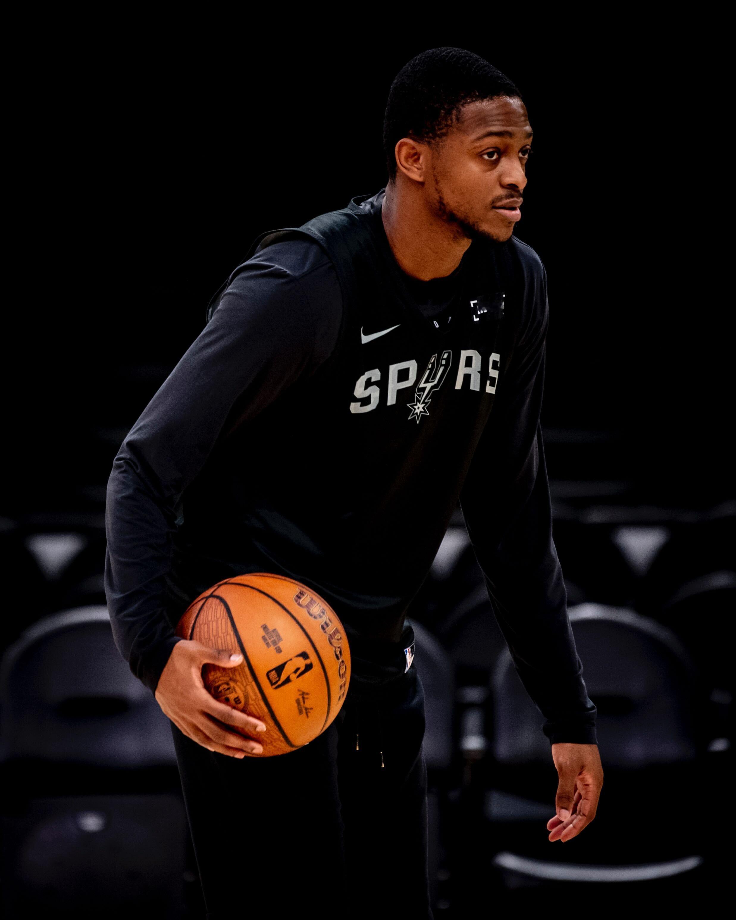 弃用范德彪以后，湖人没一个能当领防人又不拖空间的球员了马刺今天除了准…就是福克斯