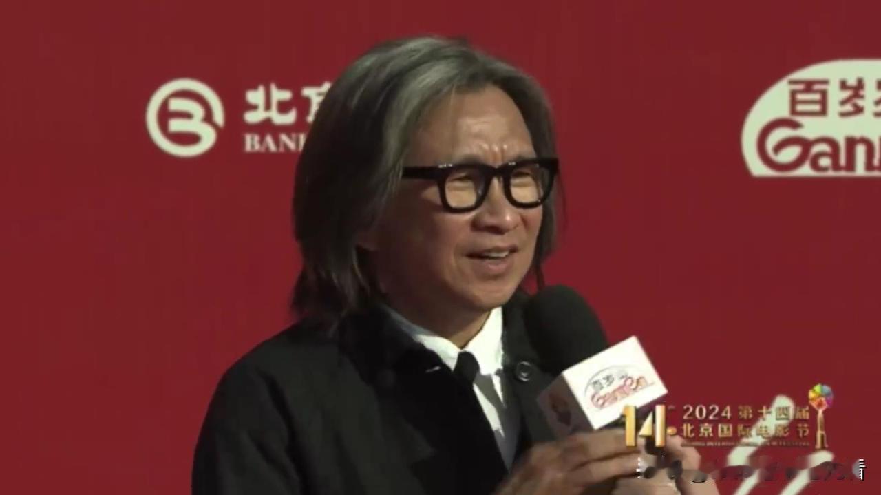 陈可辛导演是懂流量的！

《酱园弄》红毯只去了一个人，既避免了无谓的咖位之争，也