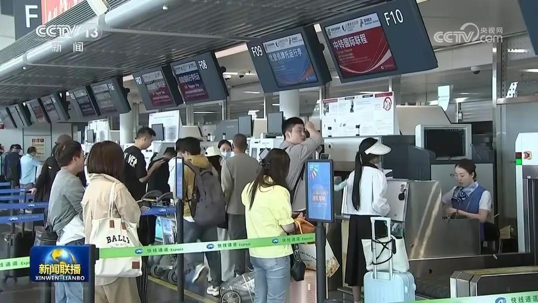 国内消费强劲，中国五一假期全社会跨区域人员流动量超14亿人次。
中国证券报记者5