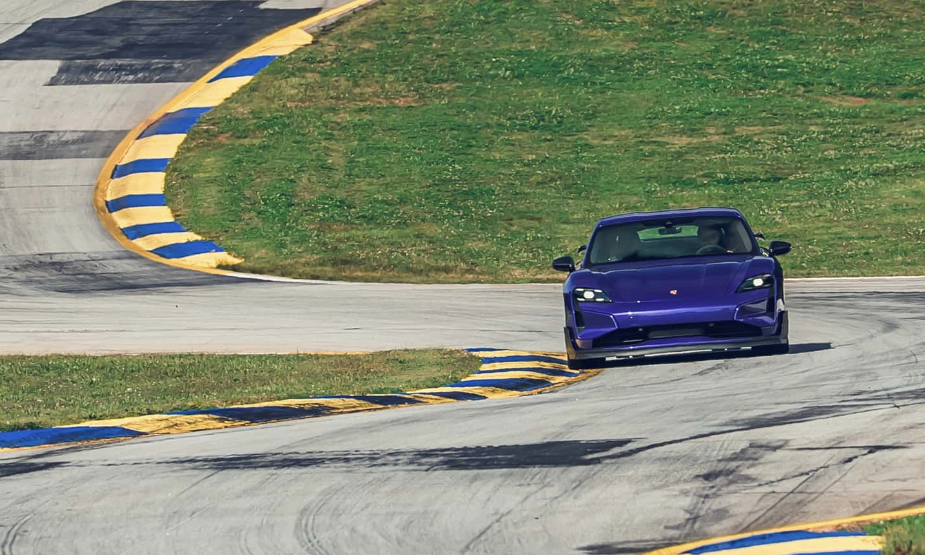 销量断崖！保时捷考虑合并Panamera与Taycan车系以削减成本。Tayca