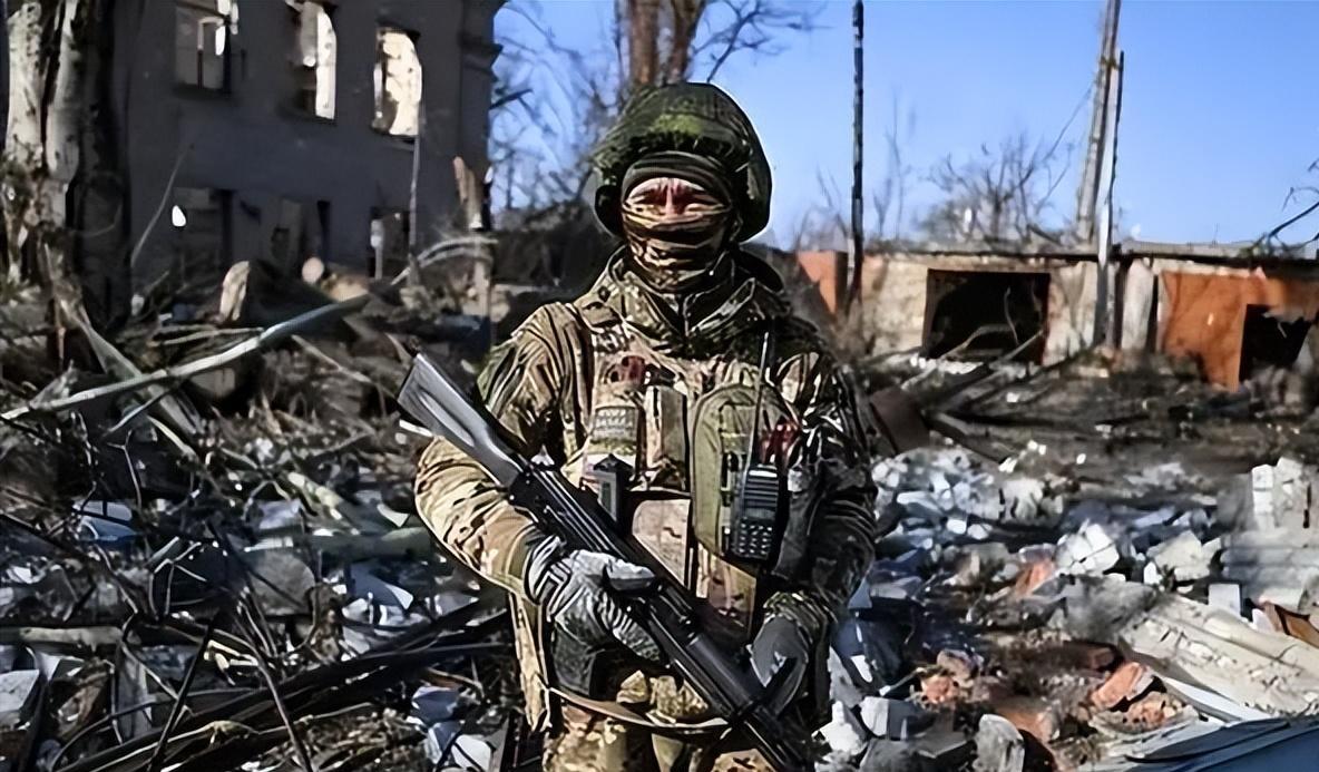 俄军应该是第一次俘虏了，乌克兰国防情报局帖木儿特种部队成员！进行了审讯，这名乌军