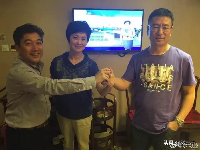 没想到白岩松、水均益对敬一丹的评价这么高。

白岩松透露：敬一丹是在工作时时候倒