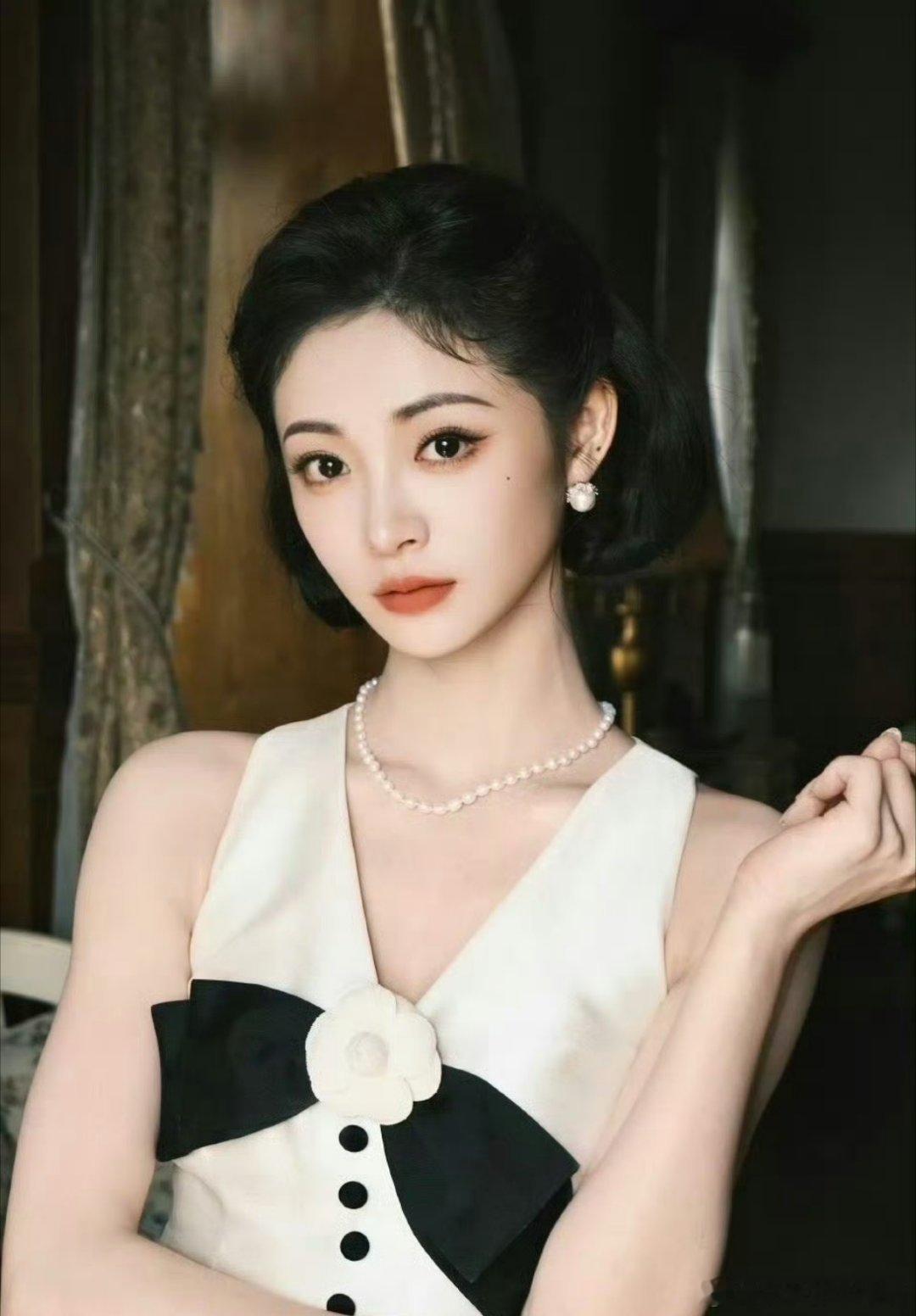 周洁琼十二宫格告别四十七周洁琼发文告别四十七周琼洁的绮君太让人期待了，但是这个四