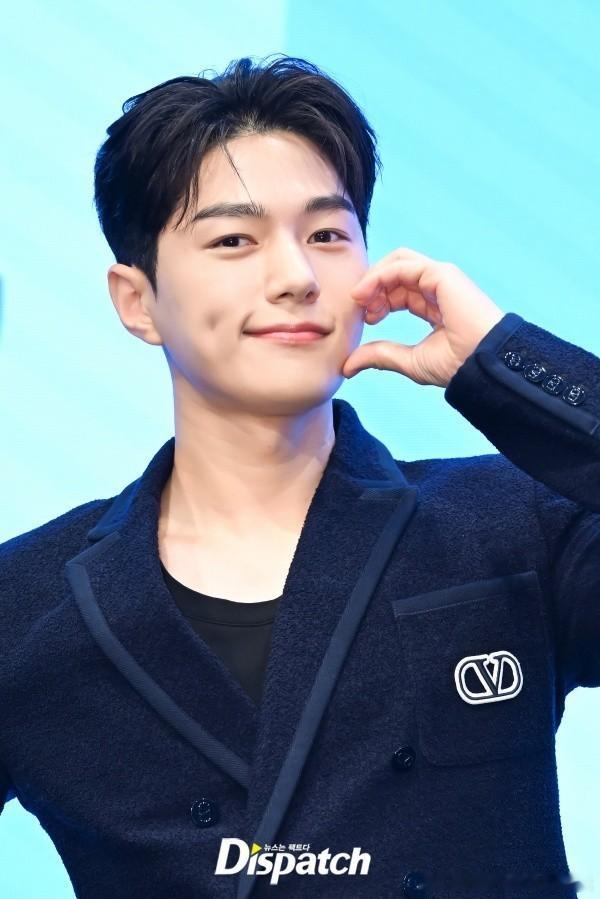金明洙确定出演新剧《连带保证罗曼史》，表艺珍将担任本剧女主角。 