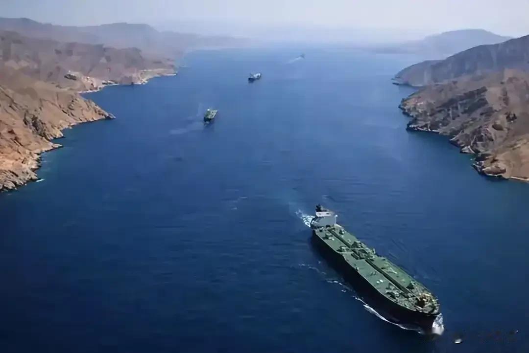 聊个事儿：美国在伊朗认怂了，中国也得留个心眼
说出来你可能不信，特朗普搞的"两周