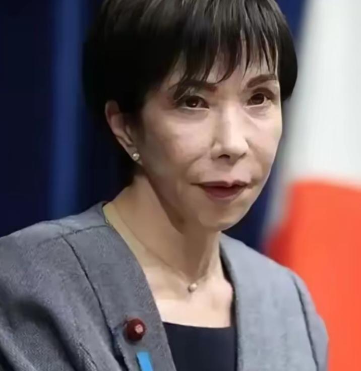 日本正式向右转这事真得让人警惕。从历史上看，日本曾有过军国主义的黑历史，给周边国