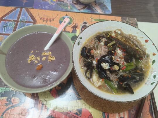 今天打的补气血豆浆＋红糙米米线，以前我都不重视早餐，现在最重视的就是早...
