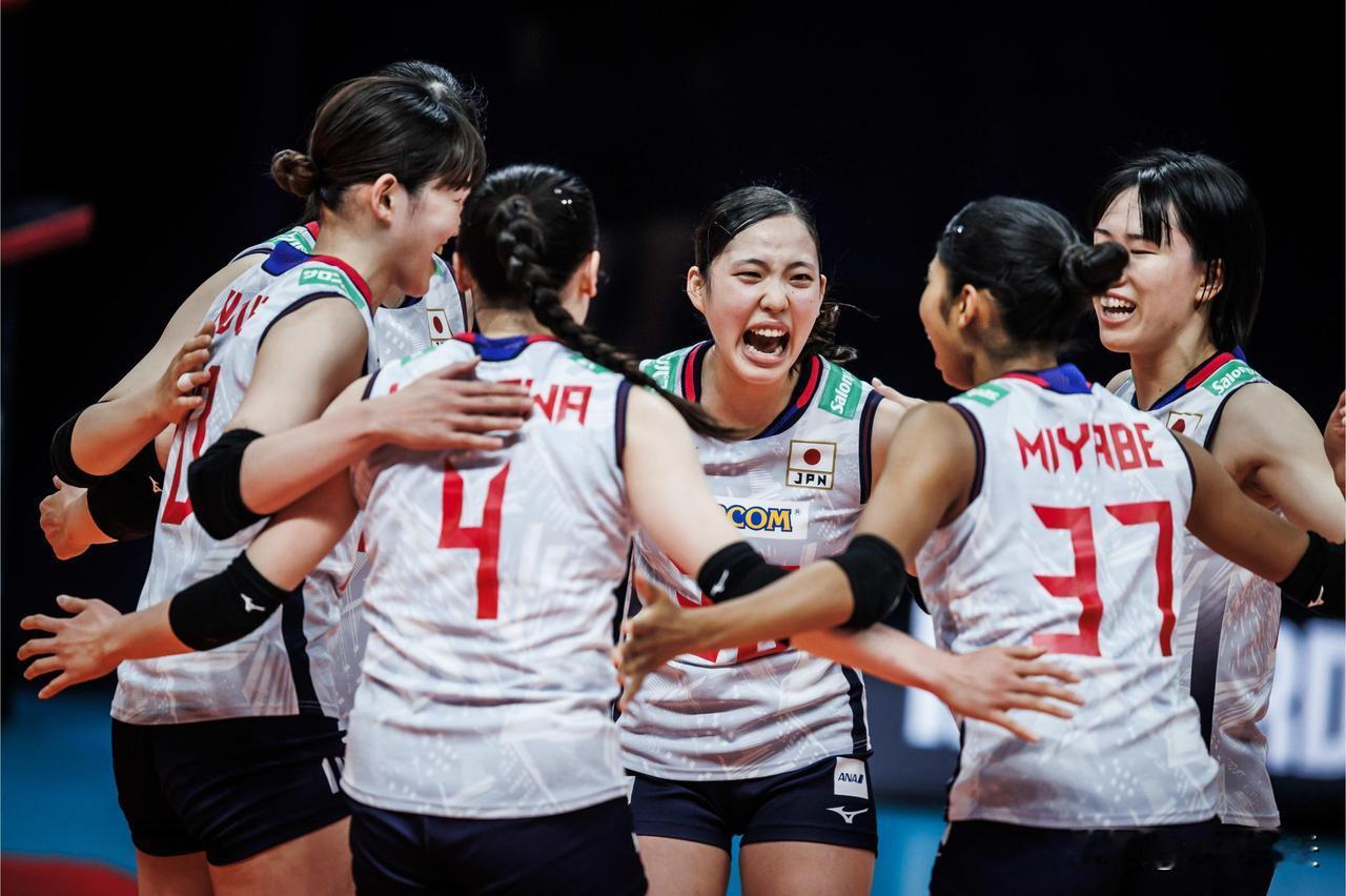 日本女排爆冷成空谈
北京时间7月22日晚，世界女排联赛总决赛第二场，日本VS巴西