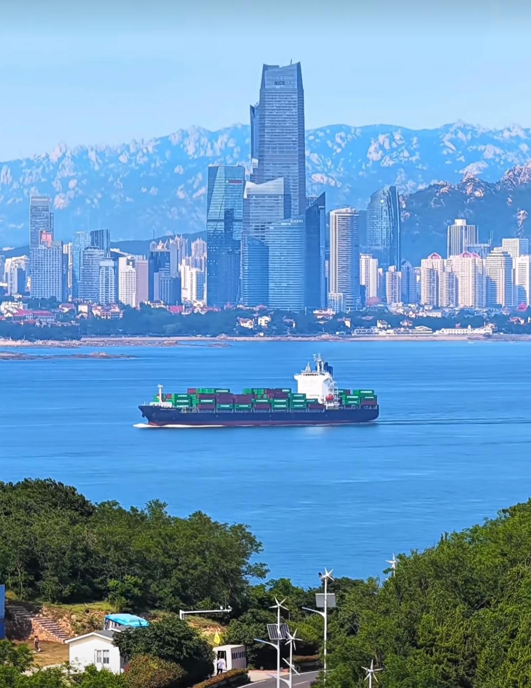 如果你喜欢青岛这座城市，也愿意留在这里发展，同时你也是正值奋斗的年纪，那么可以果