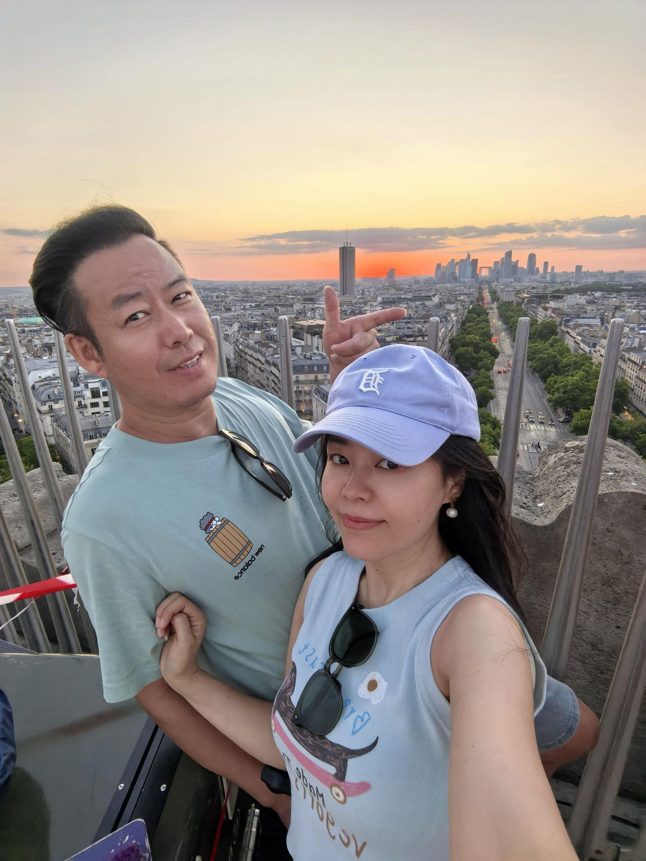 看了很多宝宝的留言，原来的确如此，大多数中年夫妻的婚姻，都从年轻时候的眼里只有爱