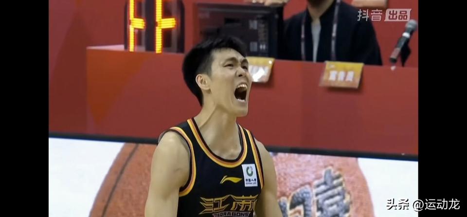 CBA有球队能防住广西超跑吗？
广西超跑两记闪电杀，将卫冕冠军逼入加时赛！
江苏