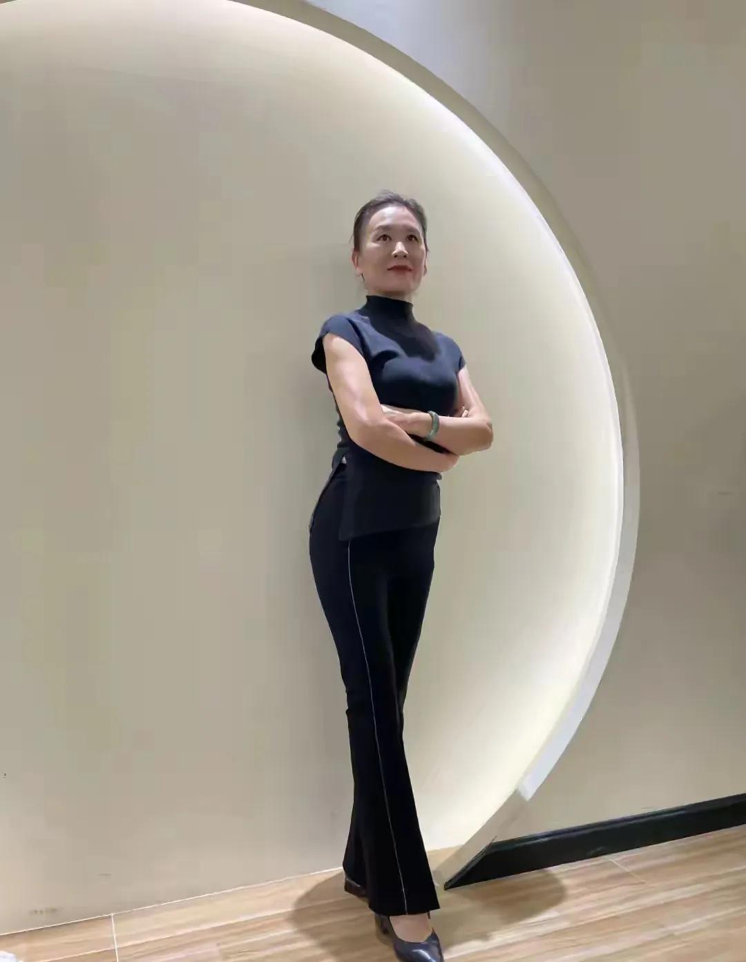 老A8也胜过新款卡罗拉身材 高清美女