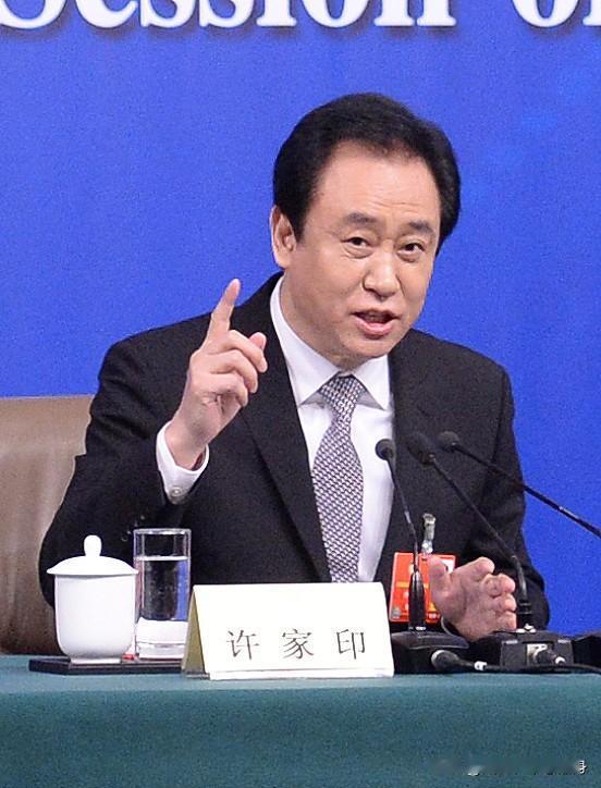 许家印被判无期，钱能追回来吗？钱去哪里了？
有人说被许家印花了。2万多亿啊，他每